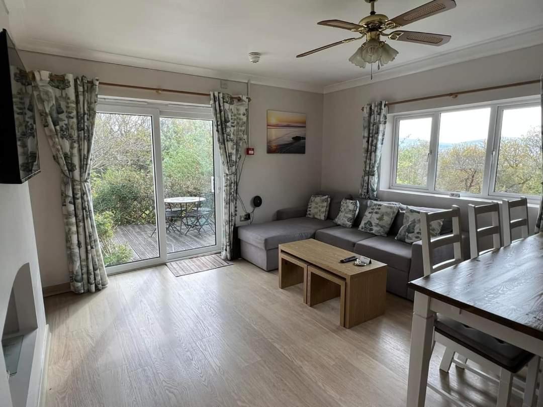 Cwmbach Guest House Нийт Стая снимка