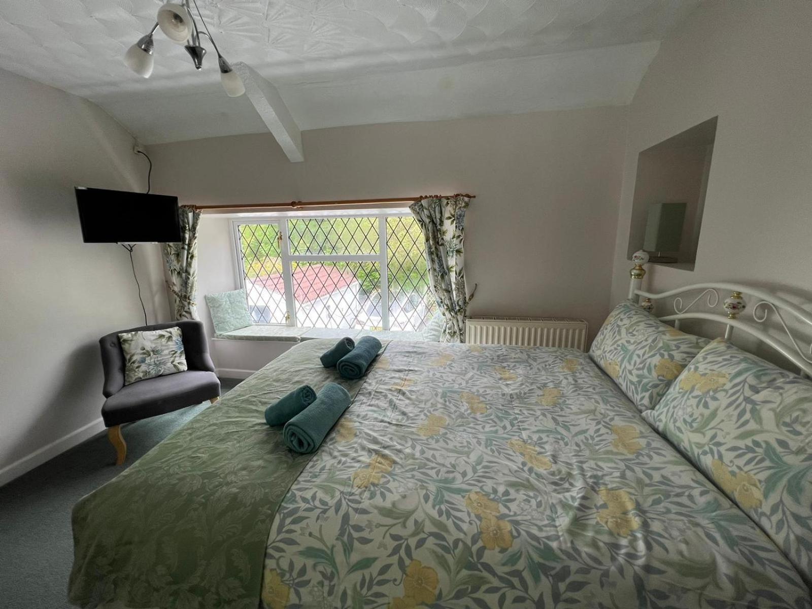 Cwmbach Guest House Нийт Стая снимка