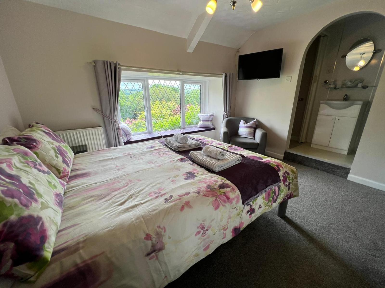 Cwmbach Guest House Нийт Стая снимка